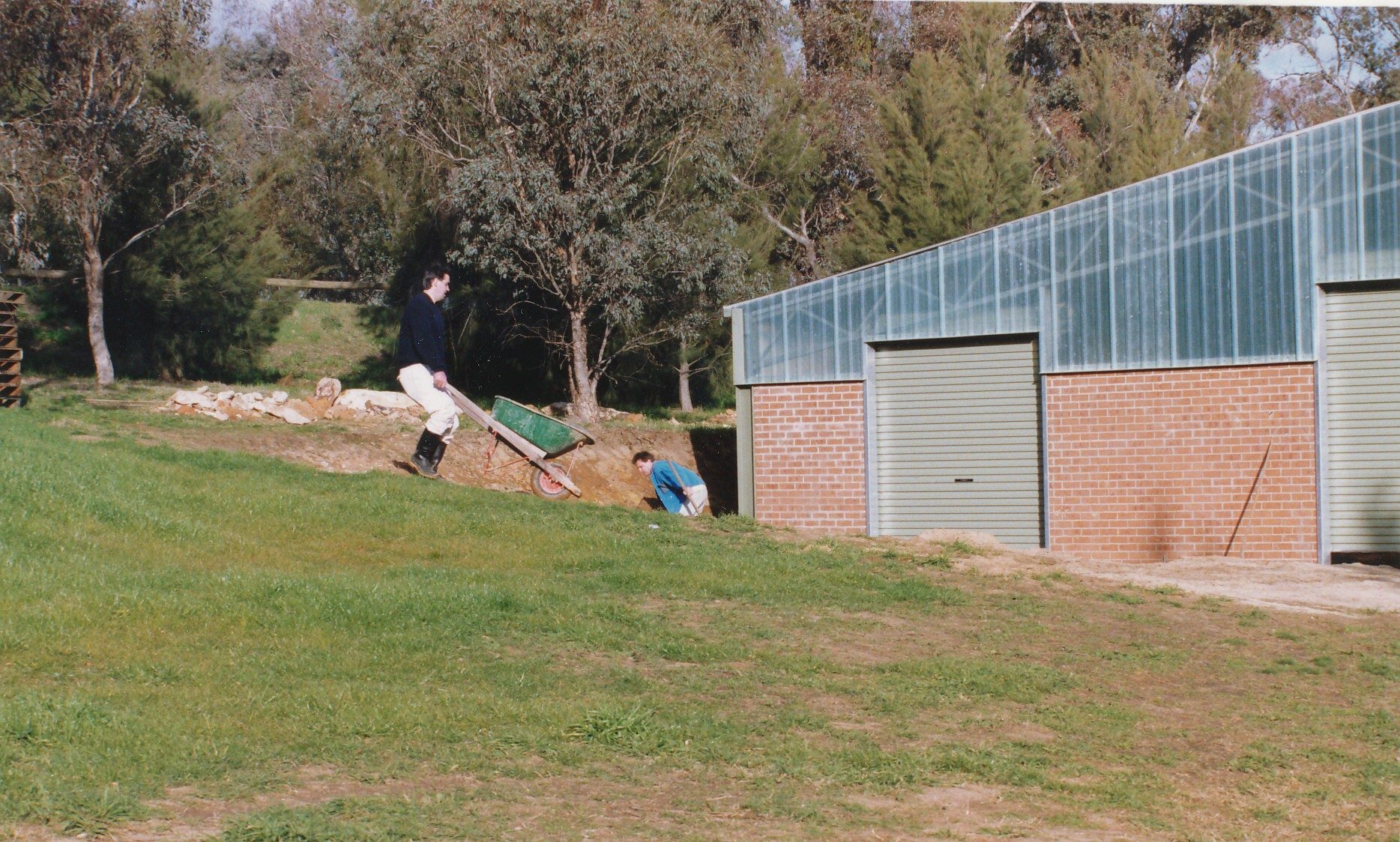 Angus Reid and John Gasson working on the new BMRC shed
